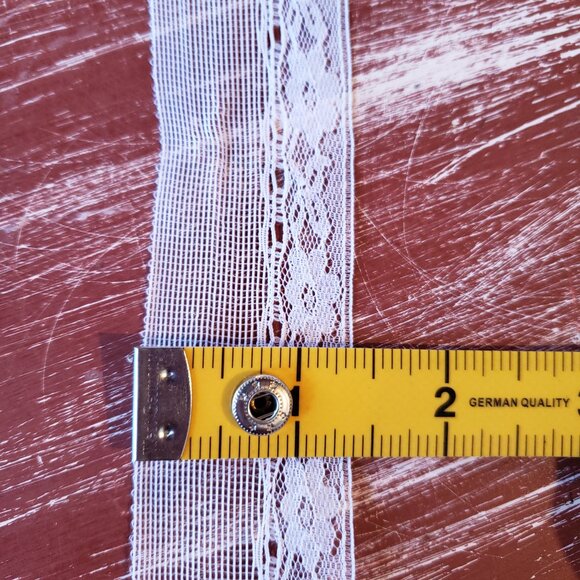 Vintage Bobbin Net Lace Trim. 1 1/2" x 10 yards - Ivory Floral - Picture 5 of 8